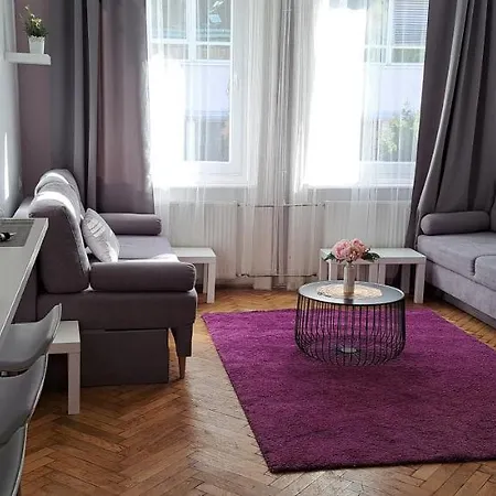 Apartman Sweet 16 In The Party District