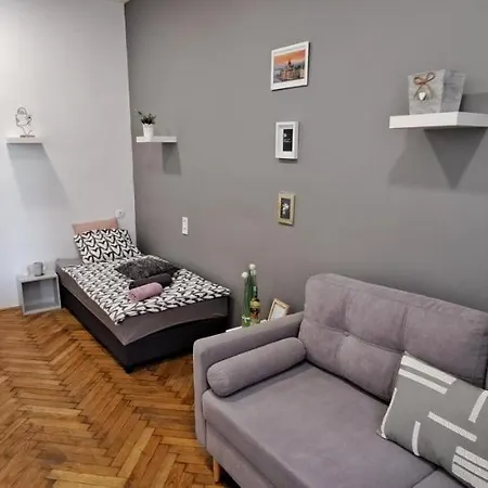 Apartman Sweet 16 In The Party District Budapest