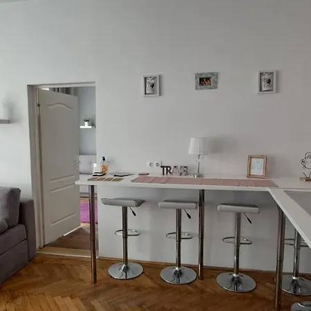 Sweet 16 In The Party District Apartman *